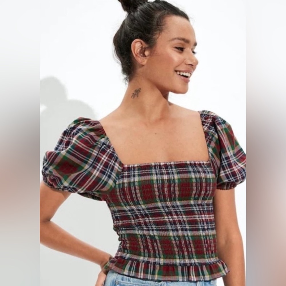 American Eagle 🦅 Plaid Crop Top, Smocked with Puffy Sleeves